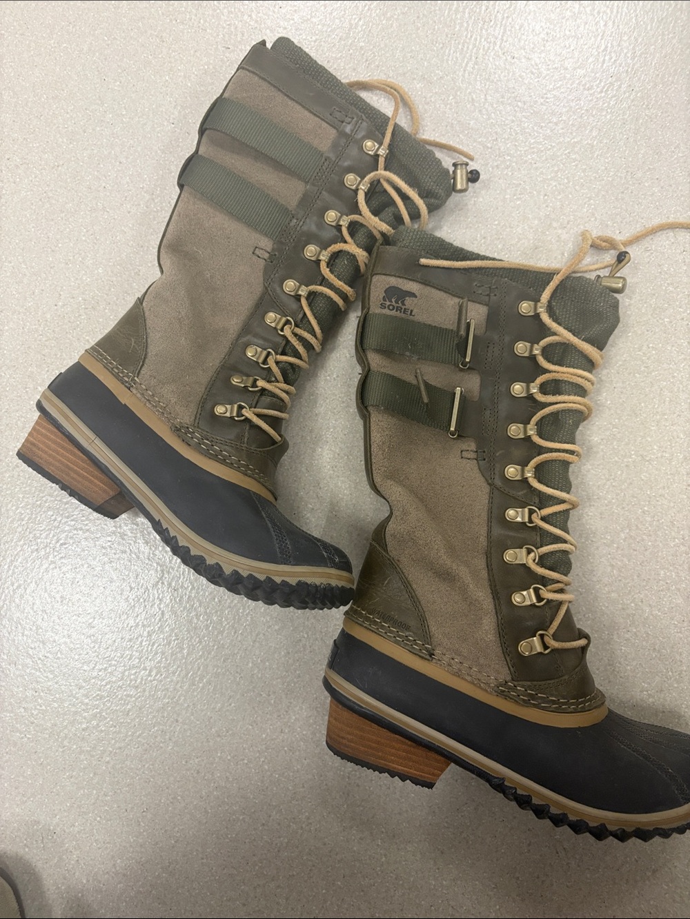 Sorel Olive Green and Tan Lace-Up Waterproof Winter Boots